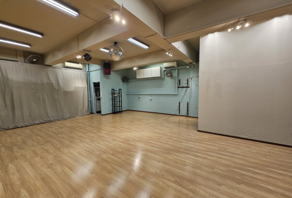 Studio Thumb 3